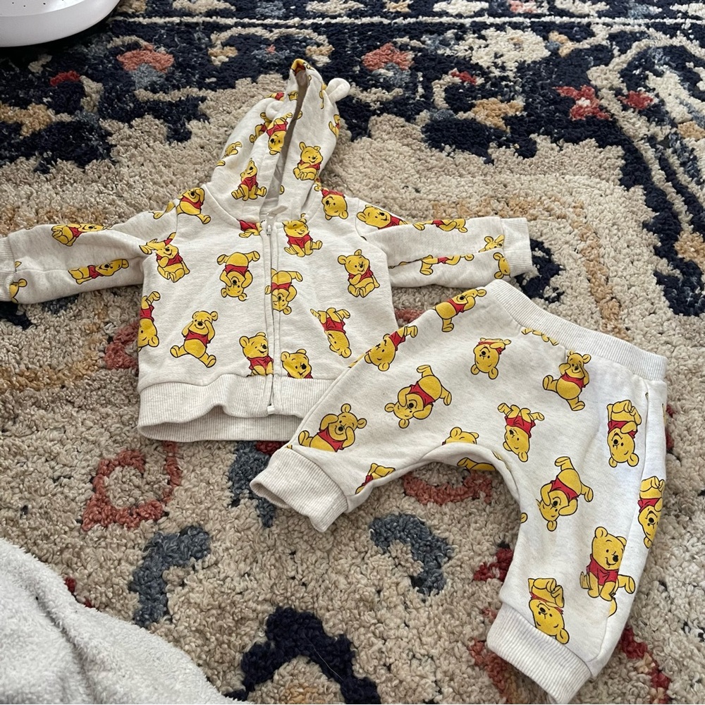 H&M Winnie the Pooh all over 2 piece set rare